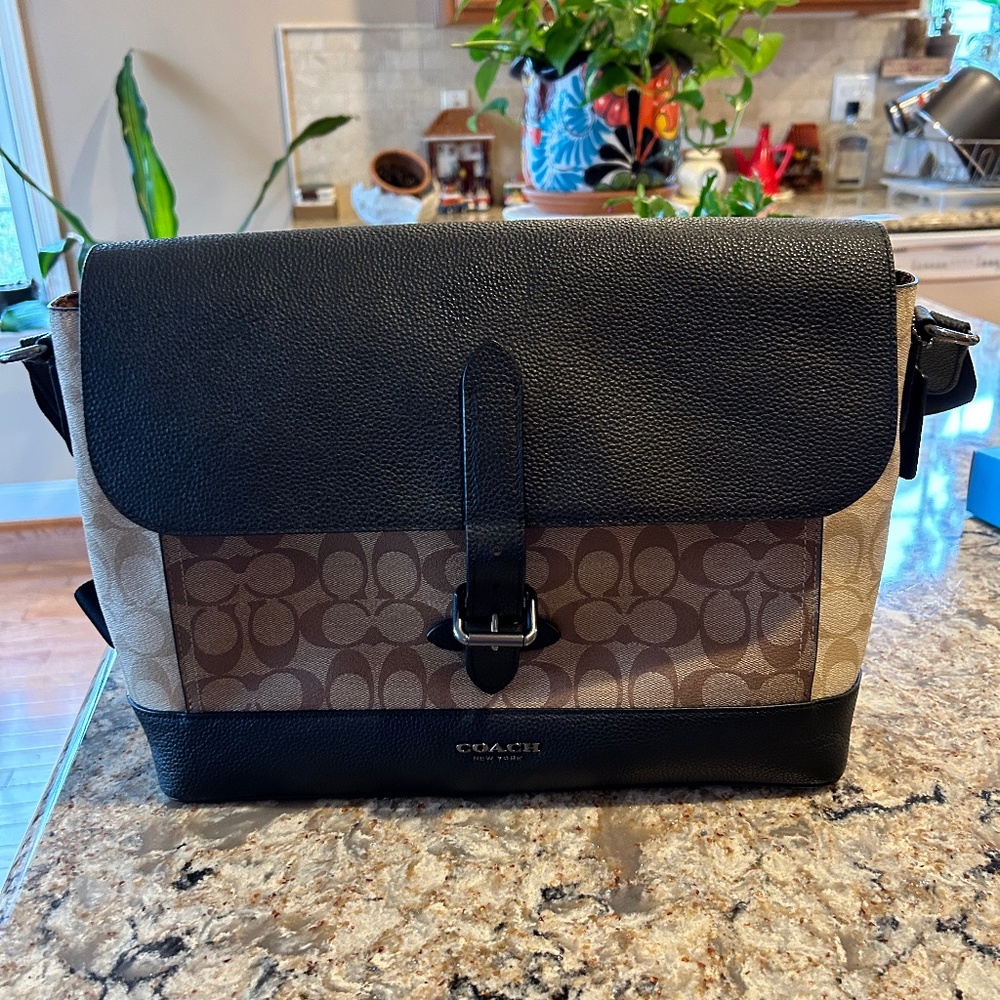 Coach Portfolio Brief in Signature Canvas